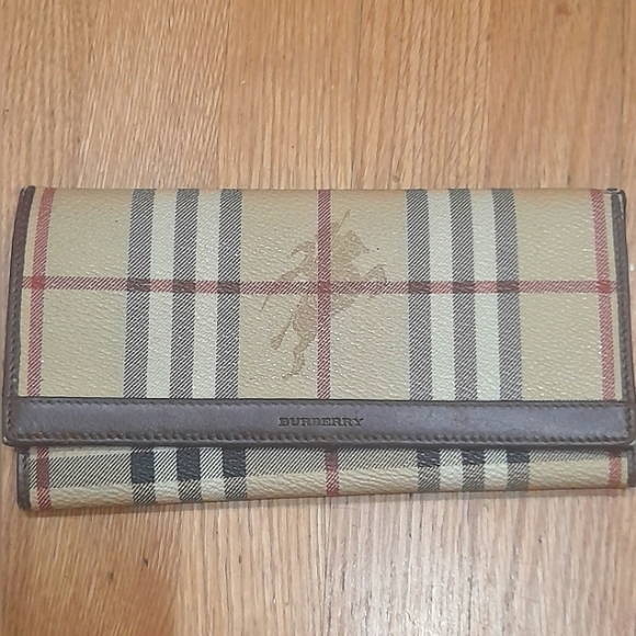 Burberry Wallet mini hand bag wristlet - Picture 1 of 11